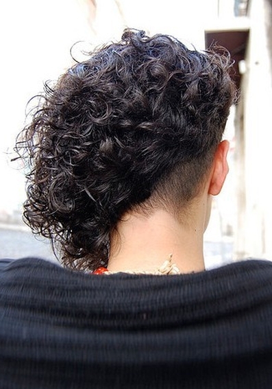 asymetryczny tył fryzury krótkiej, uczesanie damskie zdjęcie numer 146A
